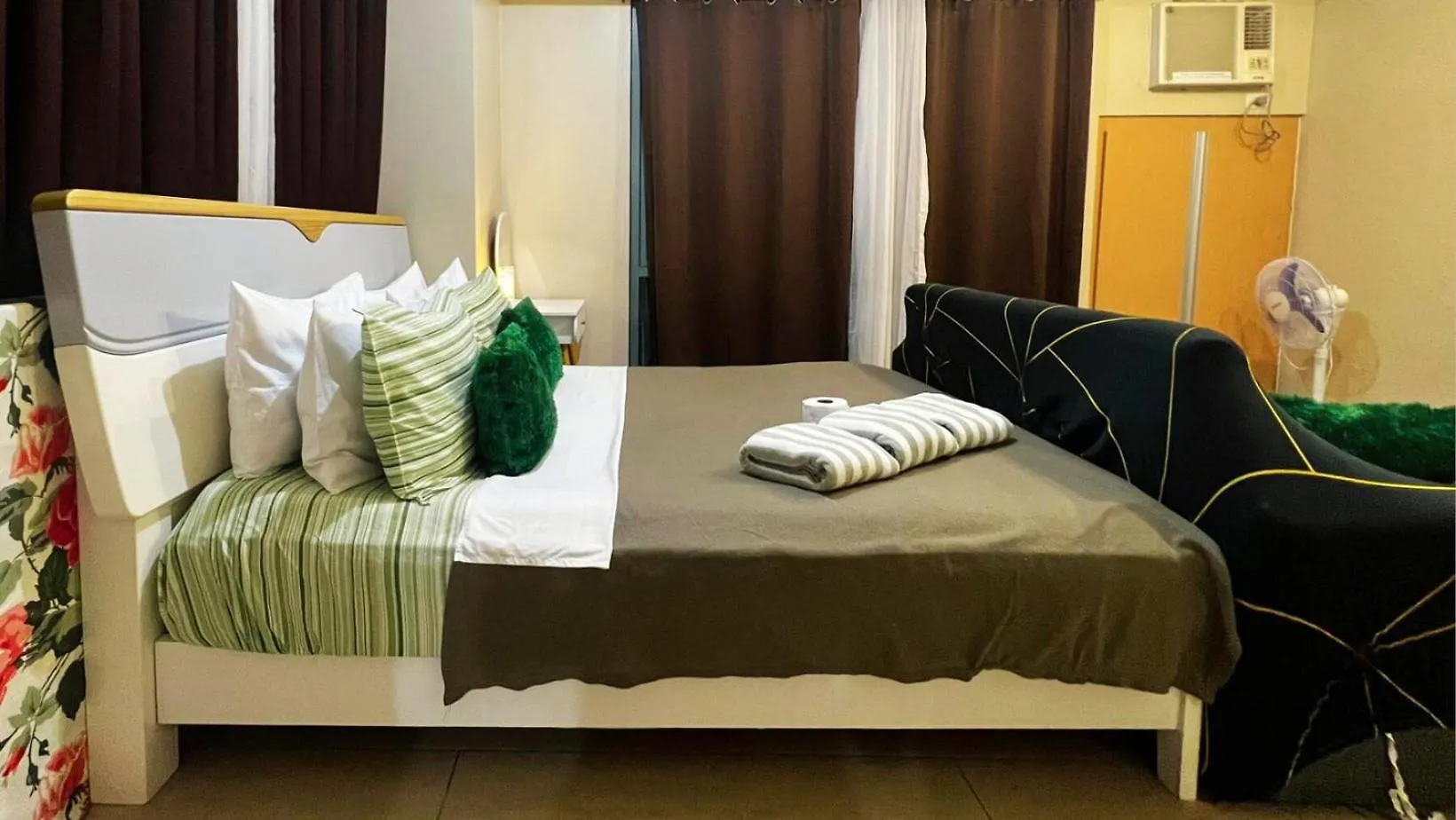 Two Palm Tree Villas Condominium - Studio 8Th Fl With Balcony - Across Terminal 3 Airport Pasay 0*,  Philippines